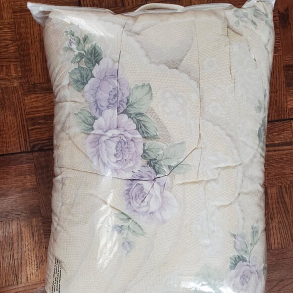 The Bay Twin Bed Comforter Reversible - Picture 9 of 9